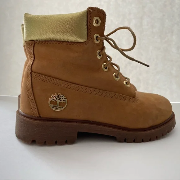 Timberland Kids Premiun 6” Lace Up Waterproof Boots (EUC), Size 3.5 Big Kids